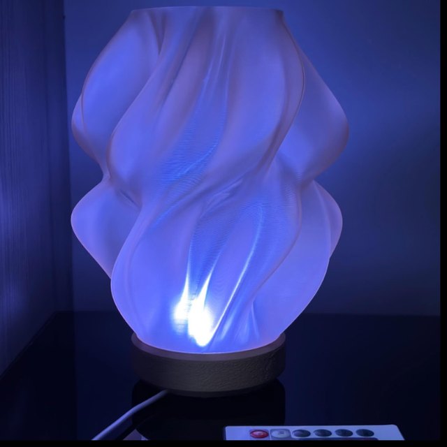 Luminária Onda RGB – impressão 3D Filamento translúcido